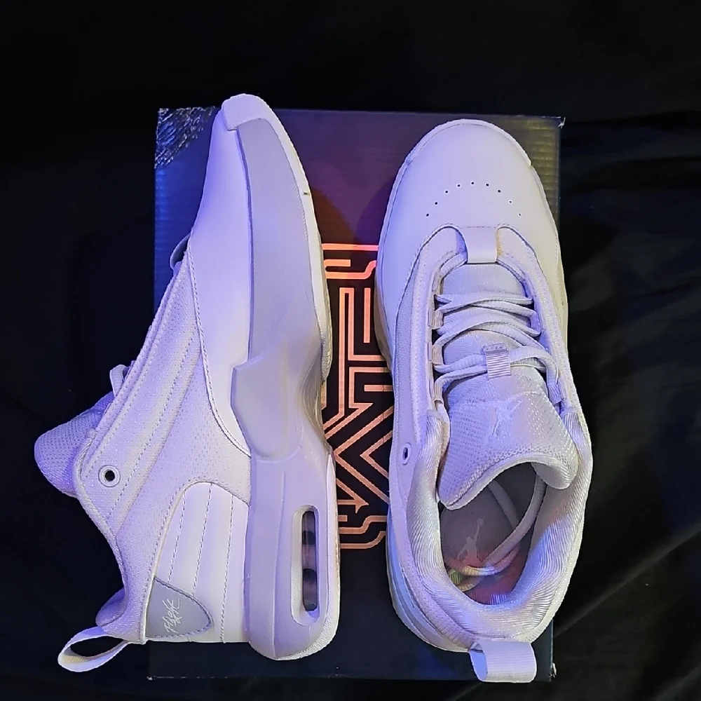 *Brand New* Jordan Max Aura 6s - Picture 6 of 11